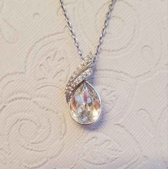 Eternal Love Crystal Teardrop Pendant Necklace Silver Tone Faux Diamond 5 Carot - Picture 1 of 4